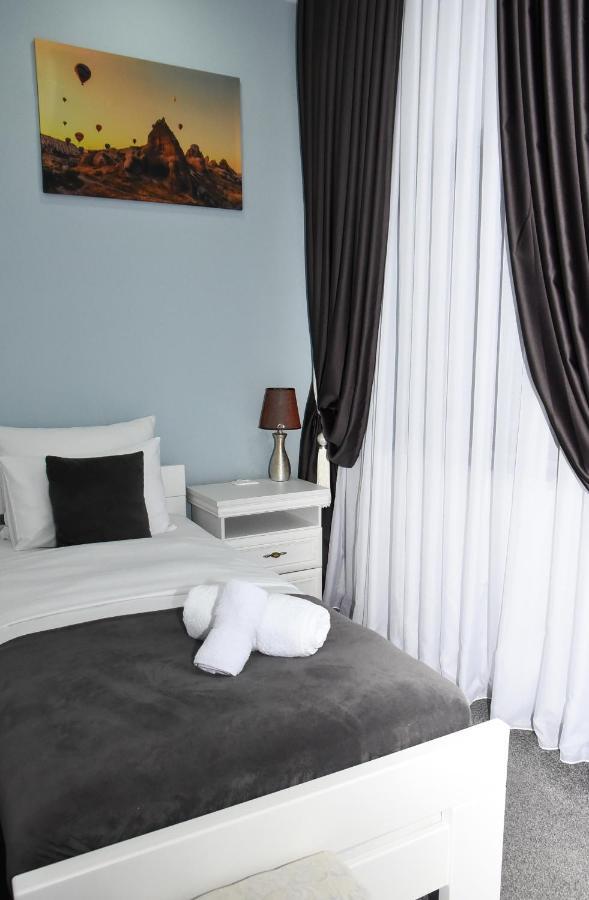 Hotel Palace Velika Kladusa Extérieur photo